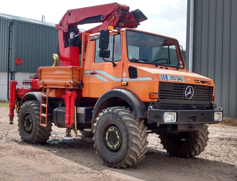 Unimog_hire_lift_and_shift3.jpg